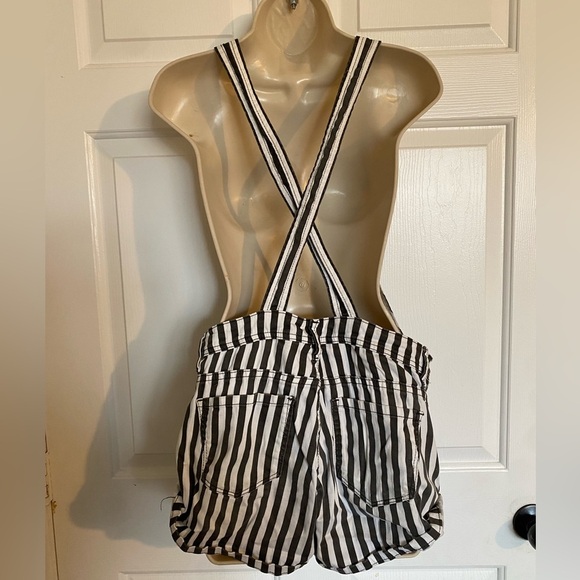Forever 21 Stripe Overall Shorts Black White - Picture 5 of 6
